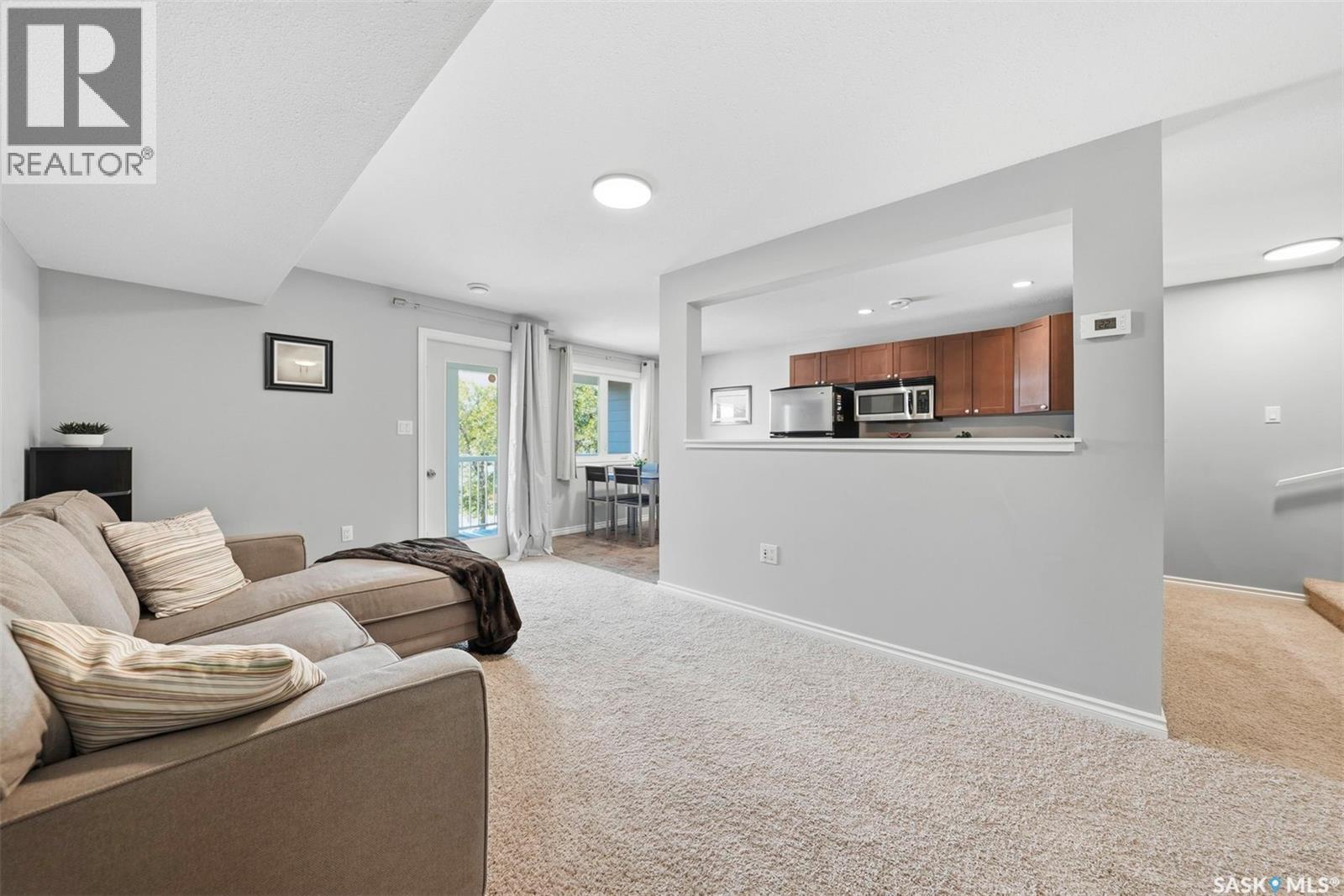 #203 515 28th STREET E - 5