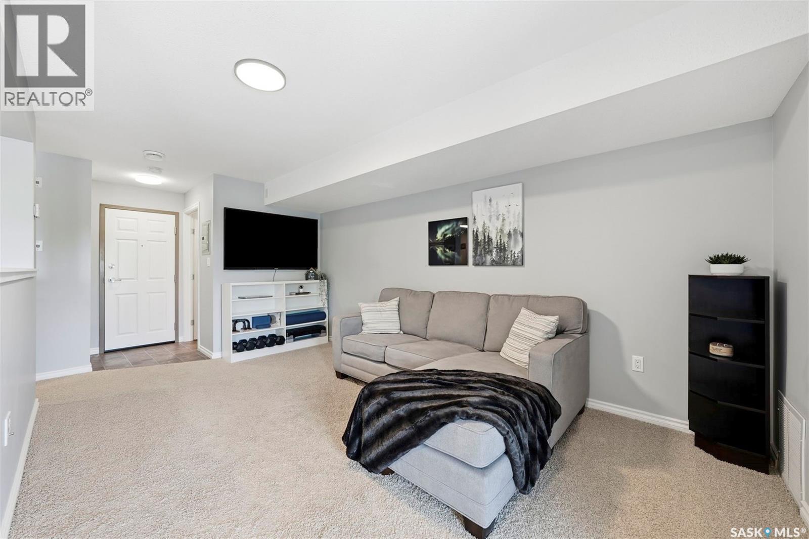 #203 515 28th STREET E - 6