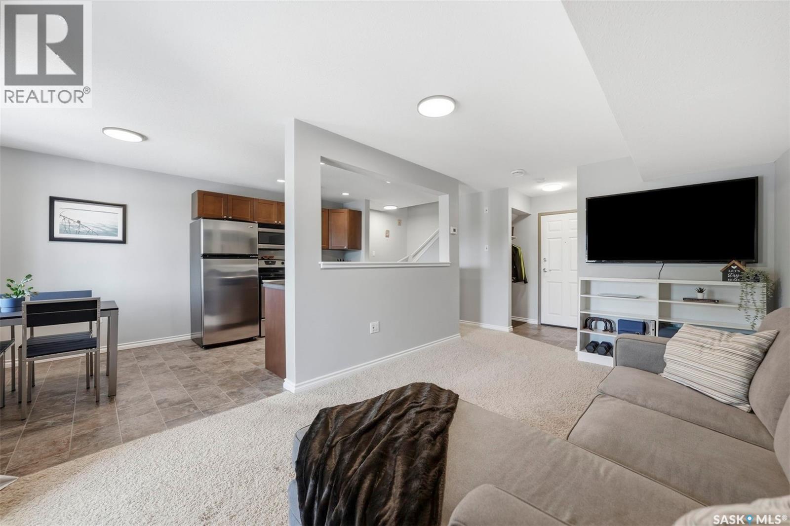 #203 515 28th STREET E - 7