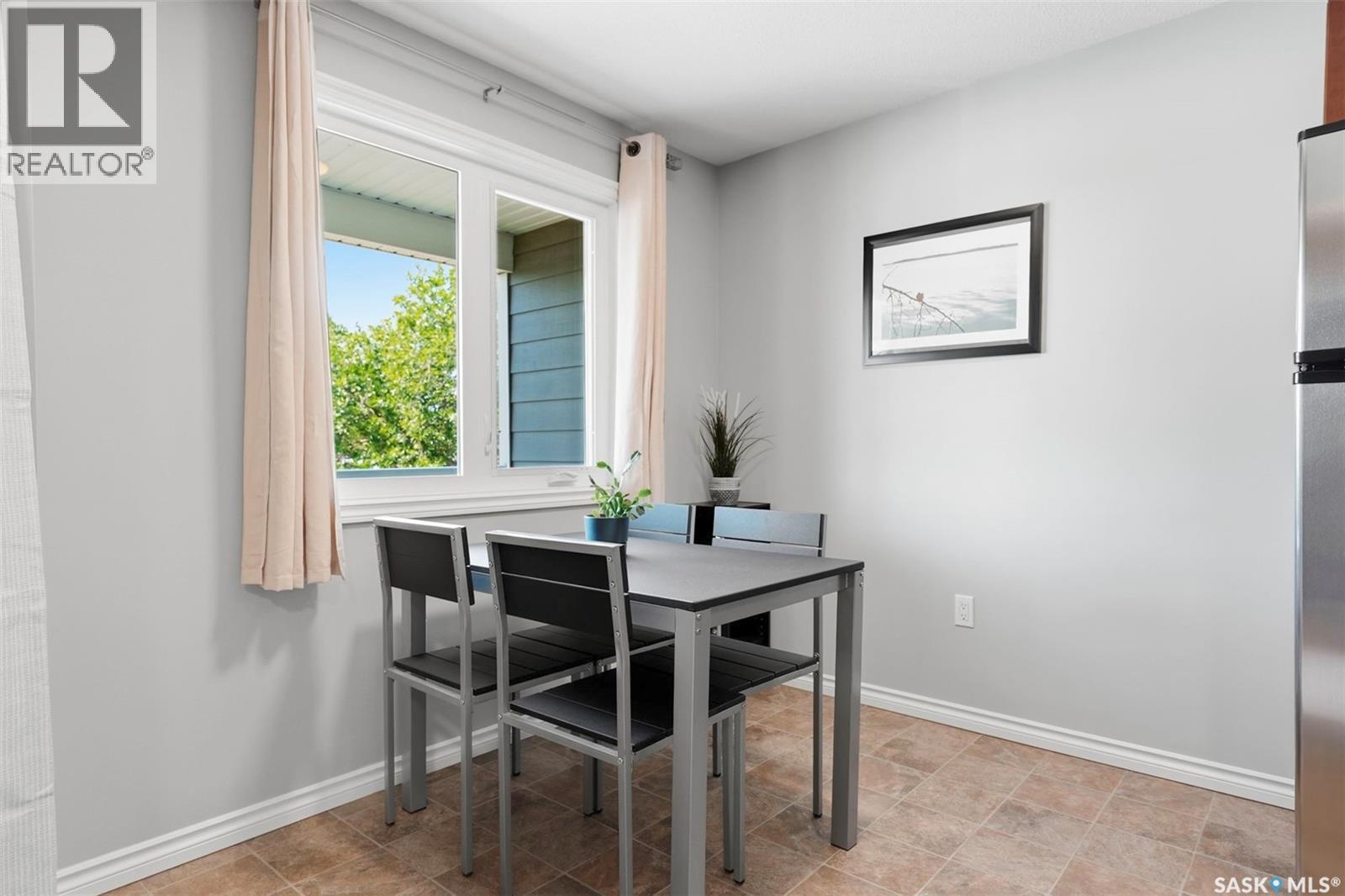 #203 515 28th STREET E - 8