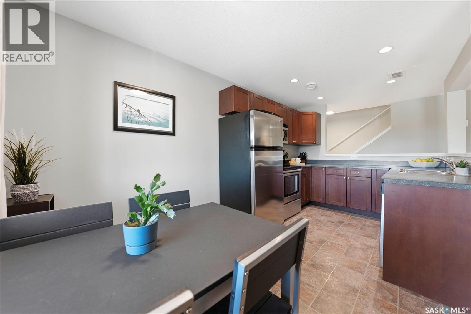 #203 515 28th STREET E - 9