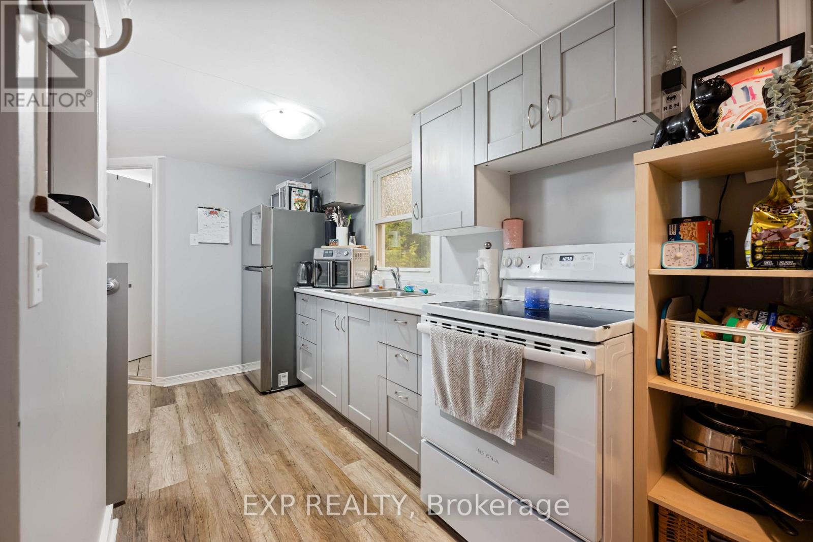 5 FOURTH AVENUE - 26