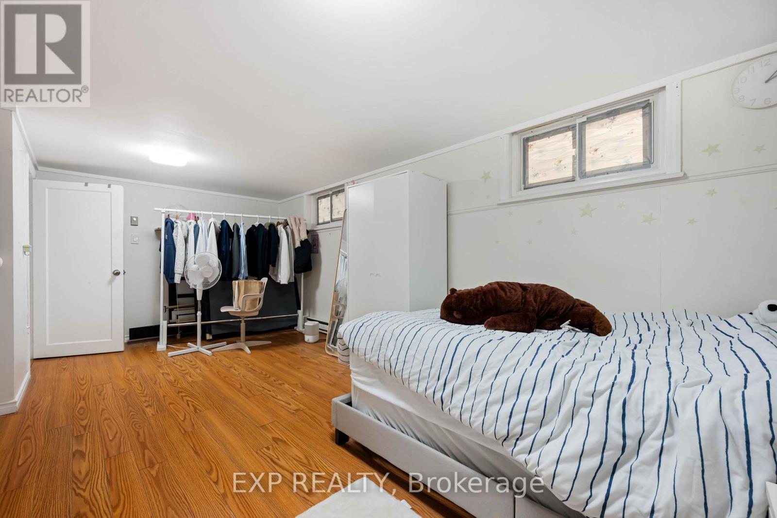 5 FOURTH AVENUE - 32