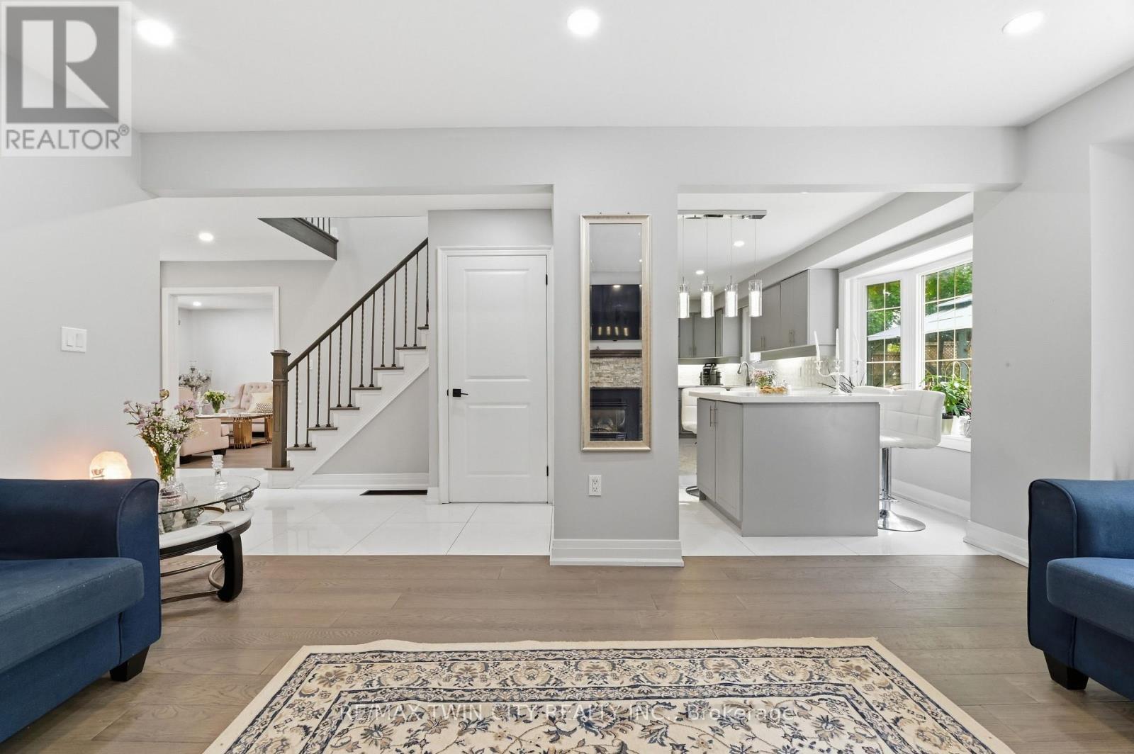 512 HAWTHORNE CRESCENT - 14