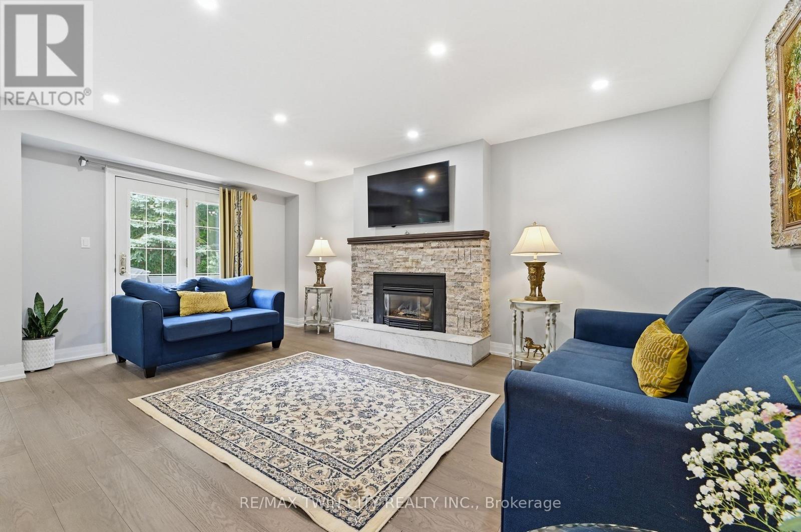 512 HAWTHORNE CRESCENT - 15