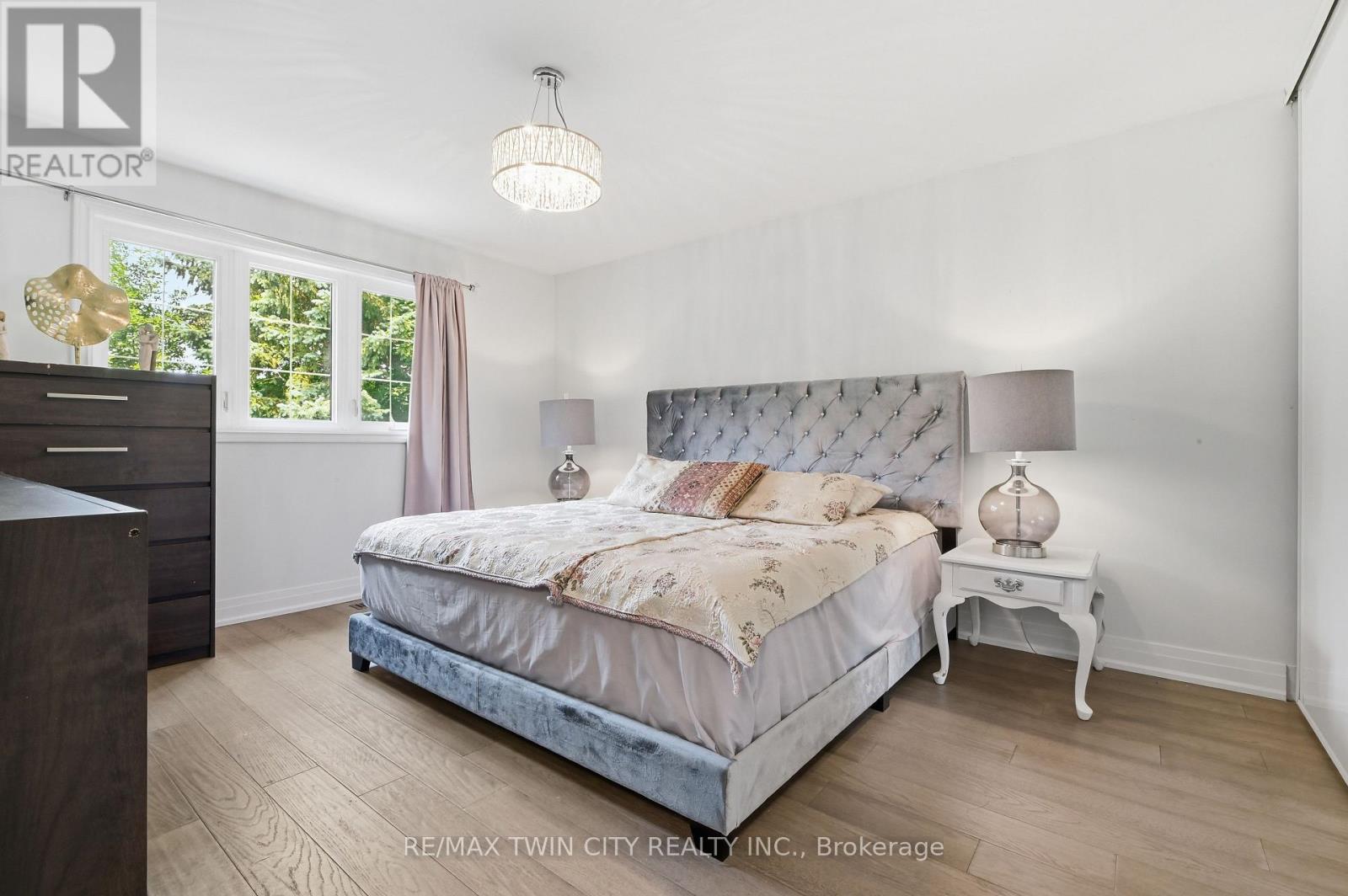 512 HAWTHORNE CRESCENT - 25