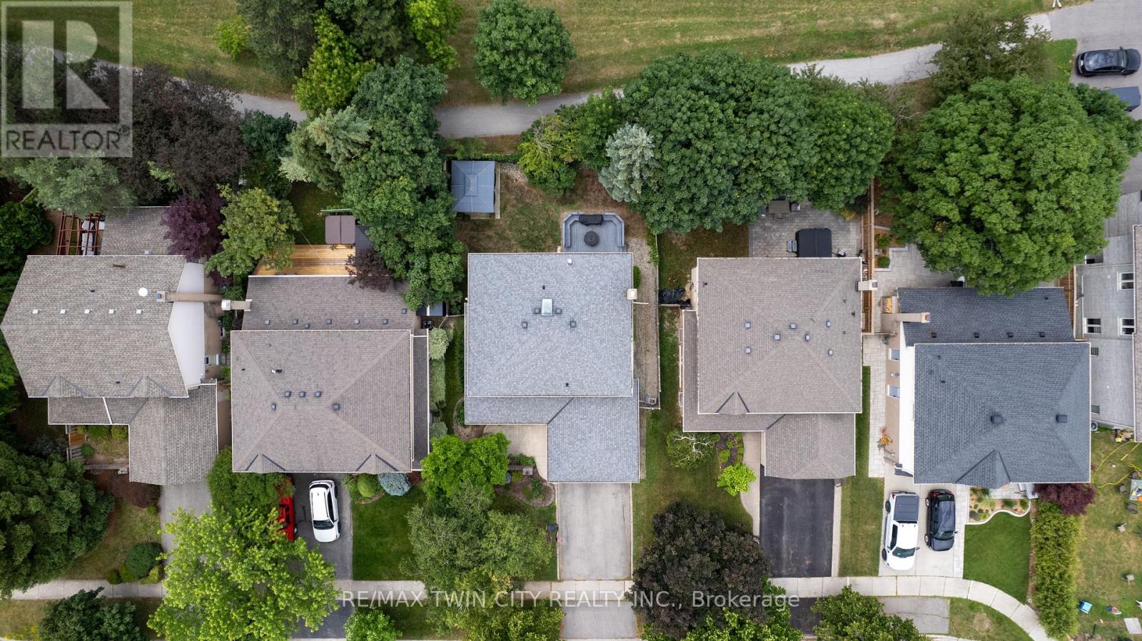 512 HAWTHORNE CRESCENT - 40