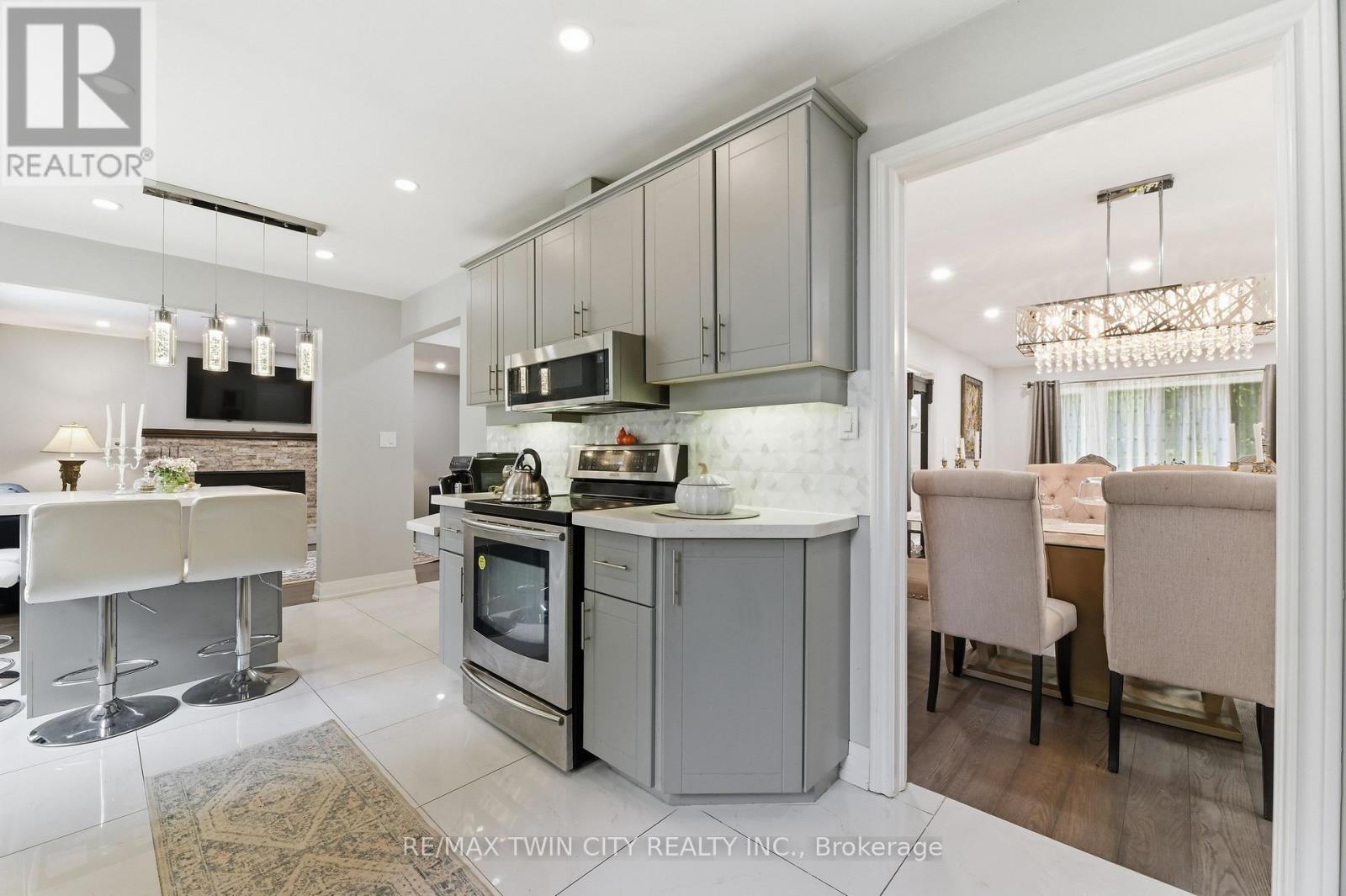 512 HAWTHORNE CRESCENT - 6