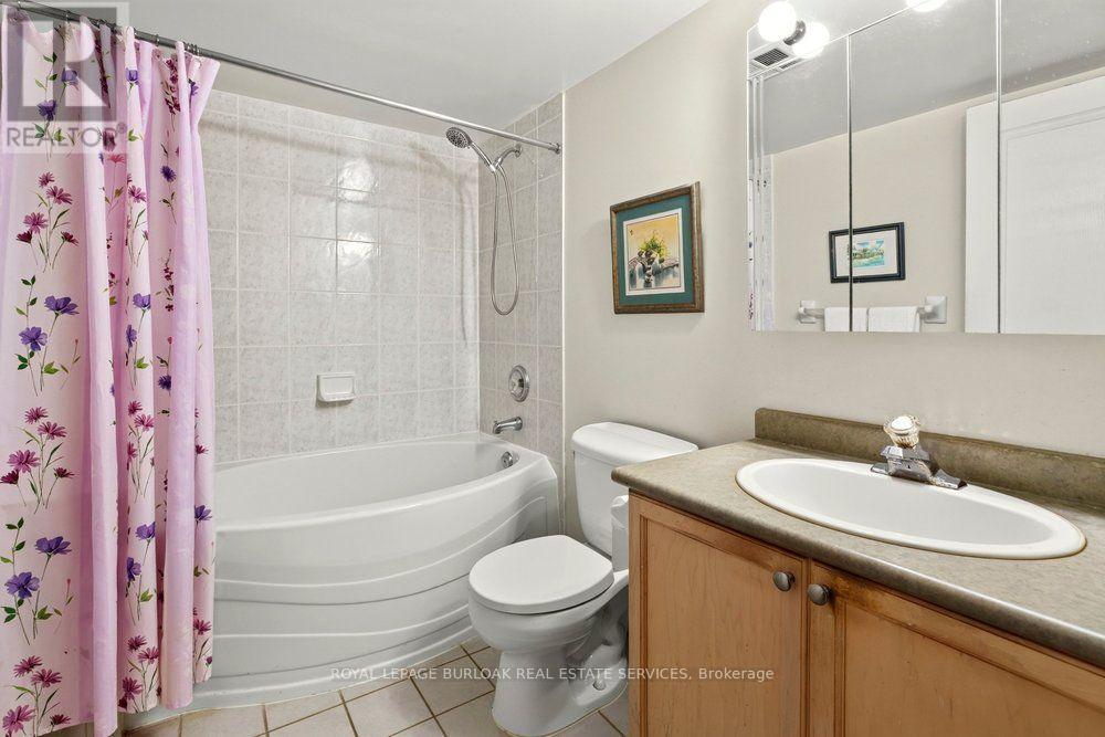 #402 2565 ERIN CENTRE BOULEVARD - 13