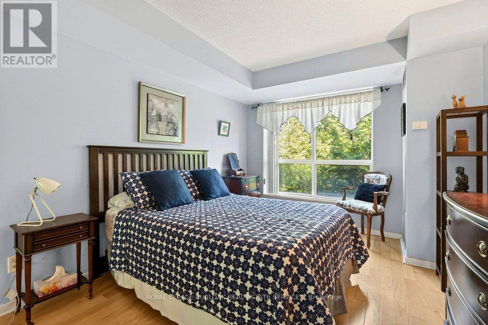 #402 2565 ERIN CENTRE BOULEVARD - 15