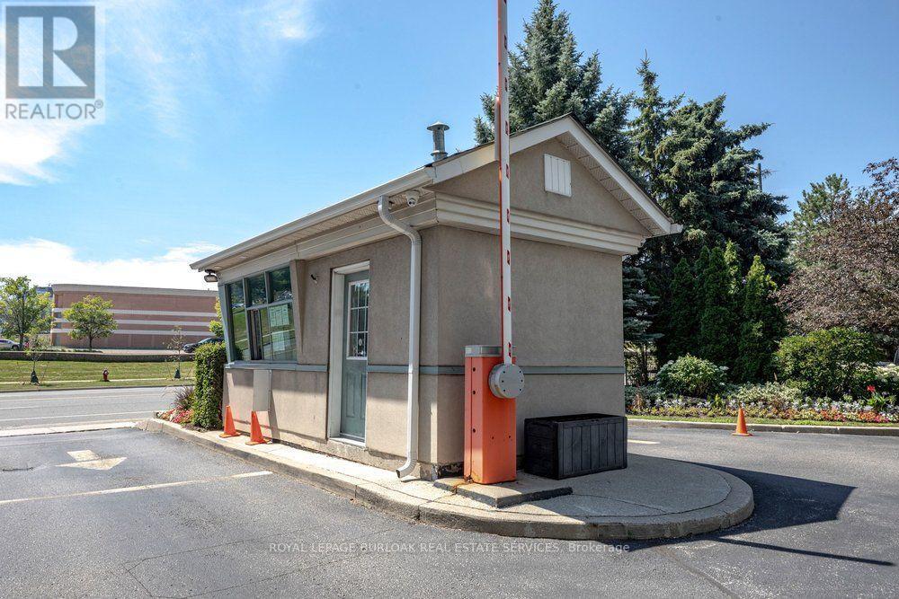 #402 2565 ERIN CENTRE BOULEVARD - 27