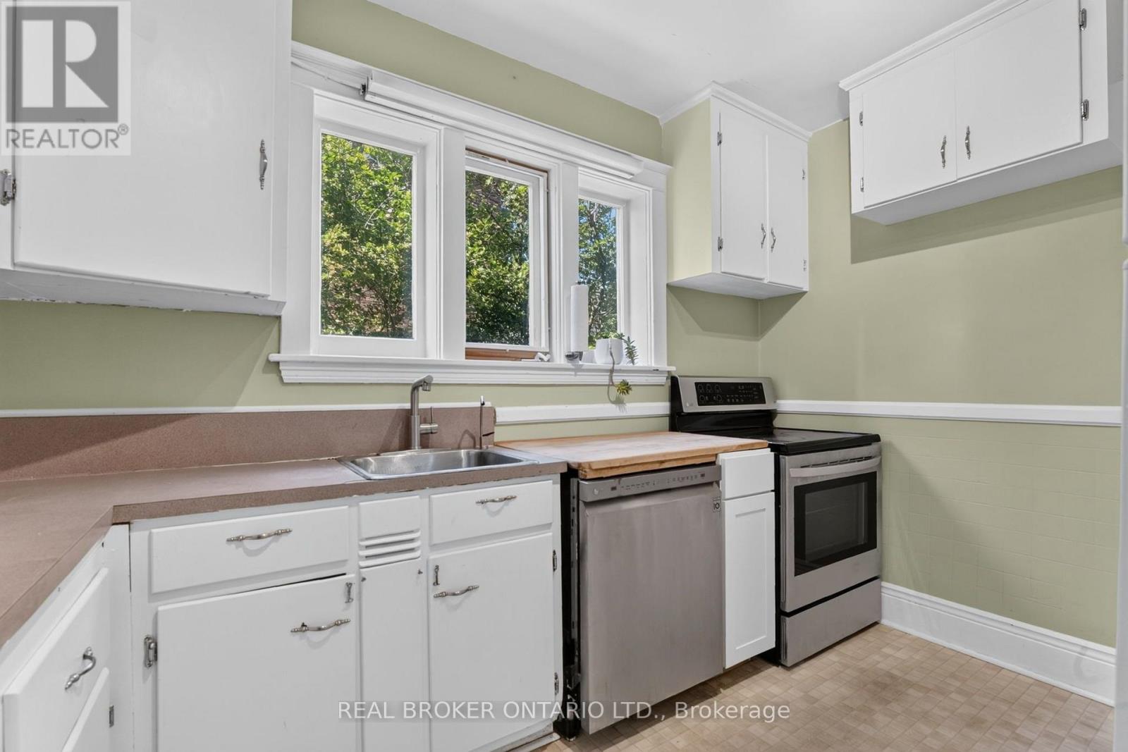 72 HOUGHTON AVENUE S - 12