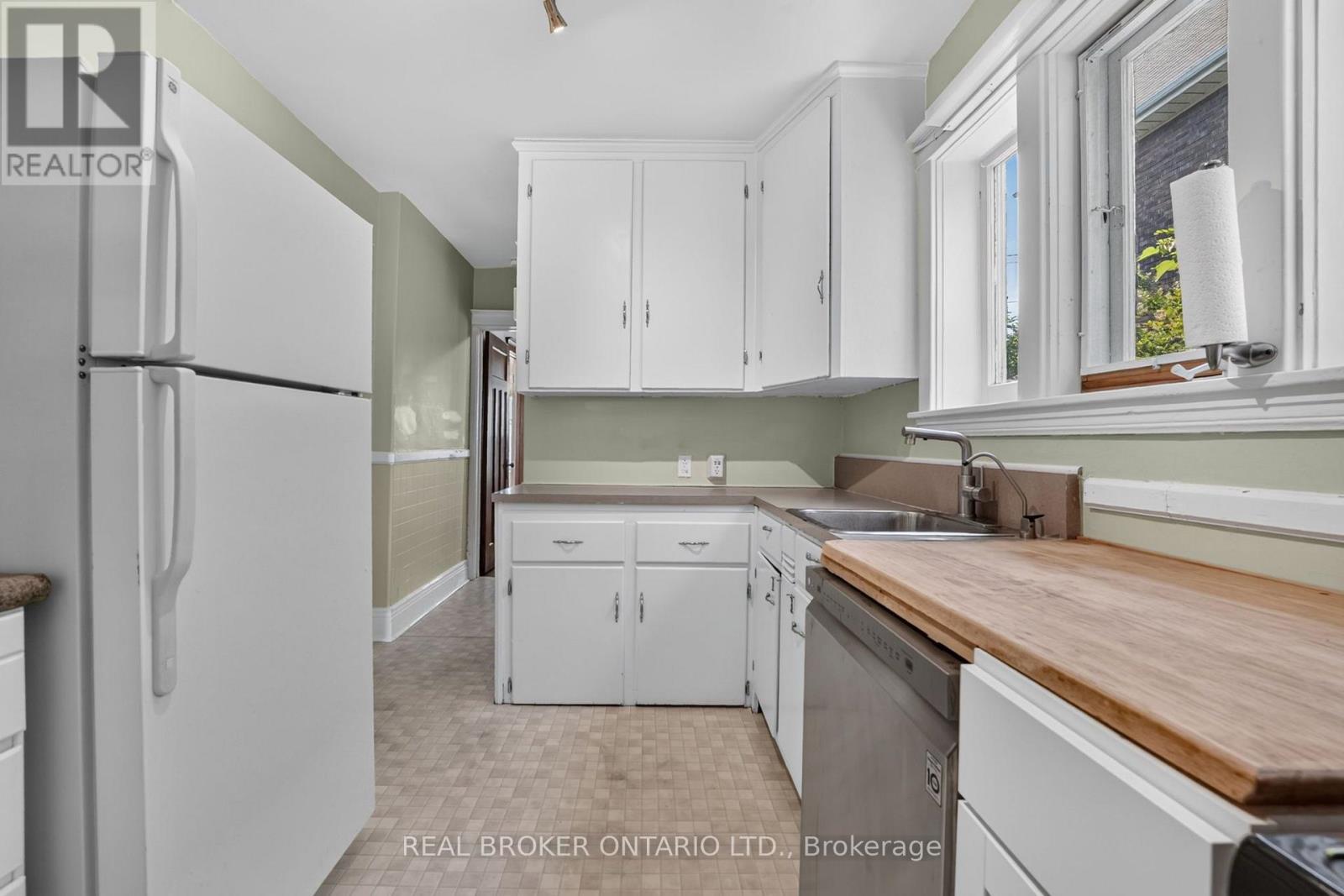 72 HOUGHTON AVENUE S - 13