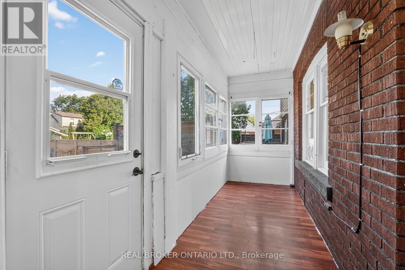 72 HOUGHTON AVENUE S - 15