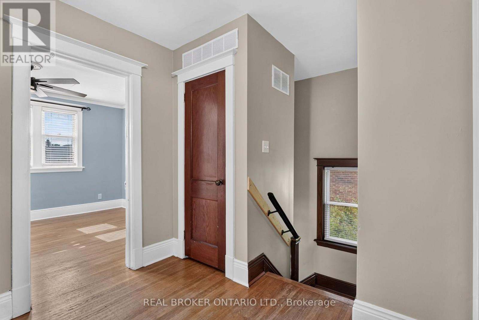 72 HOUGHTON AVENUE S - 17