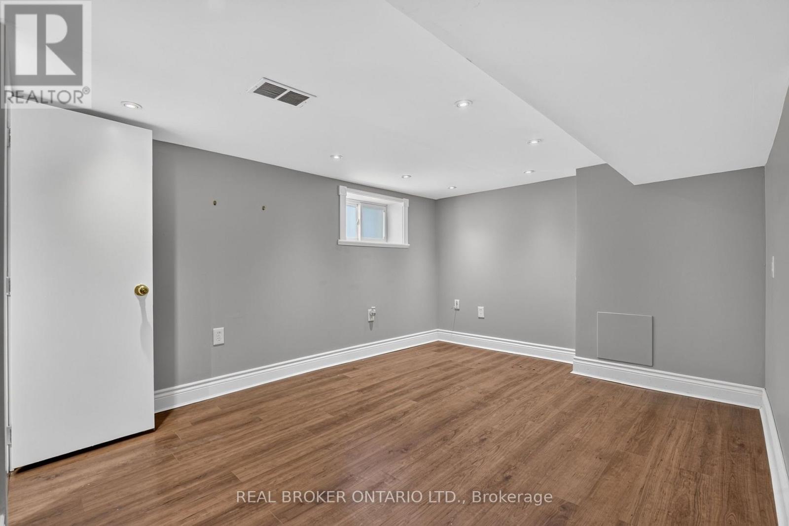 72 HOUGHTON AVENUE S - 25