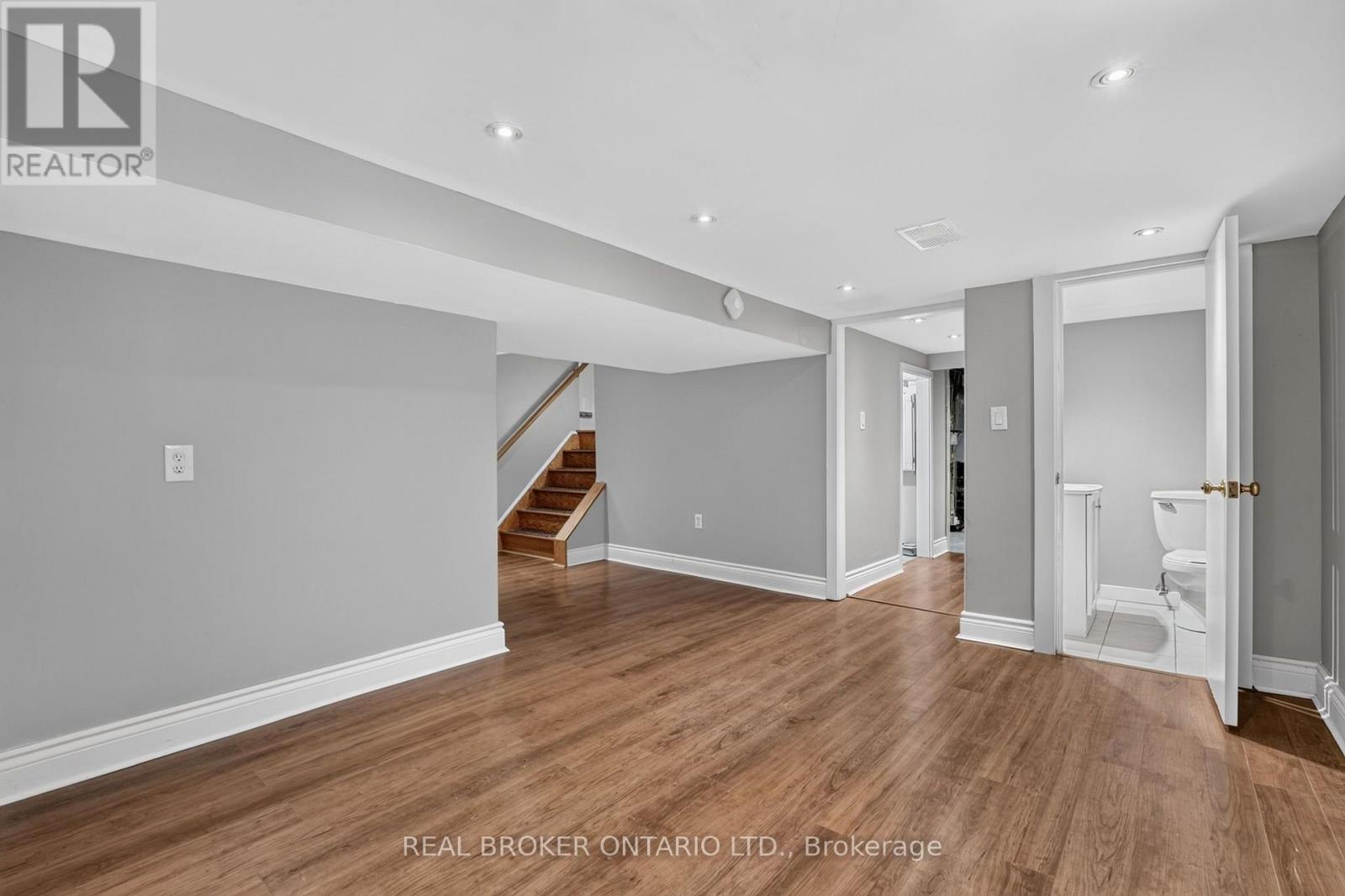 72 HOUGHTON AVENUE S - 26