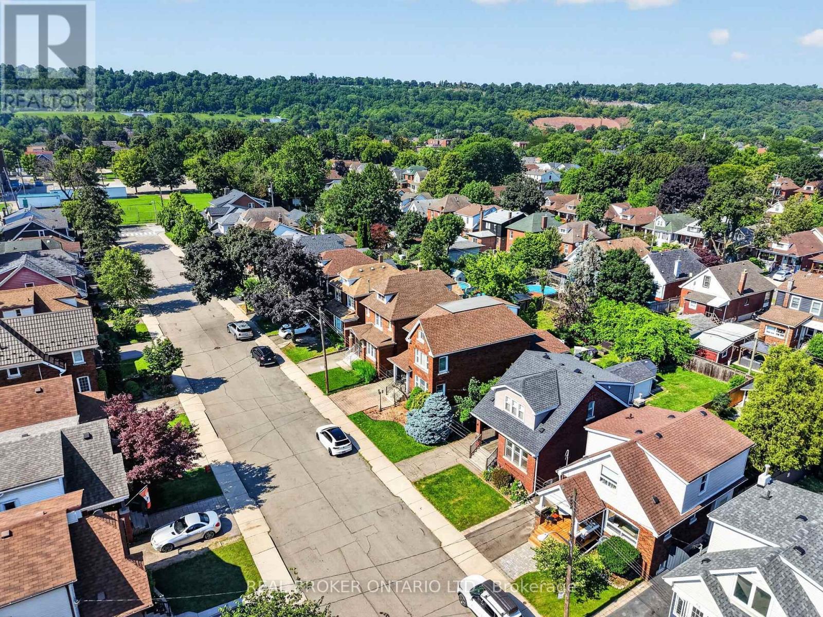 72 HOUGHTON AVENUE S - 36