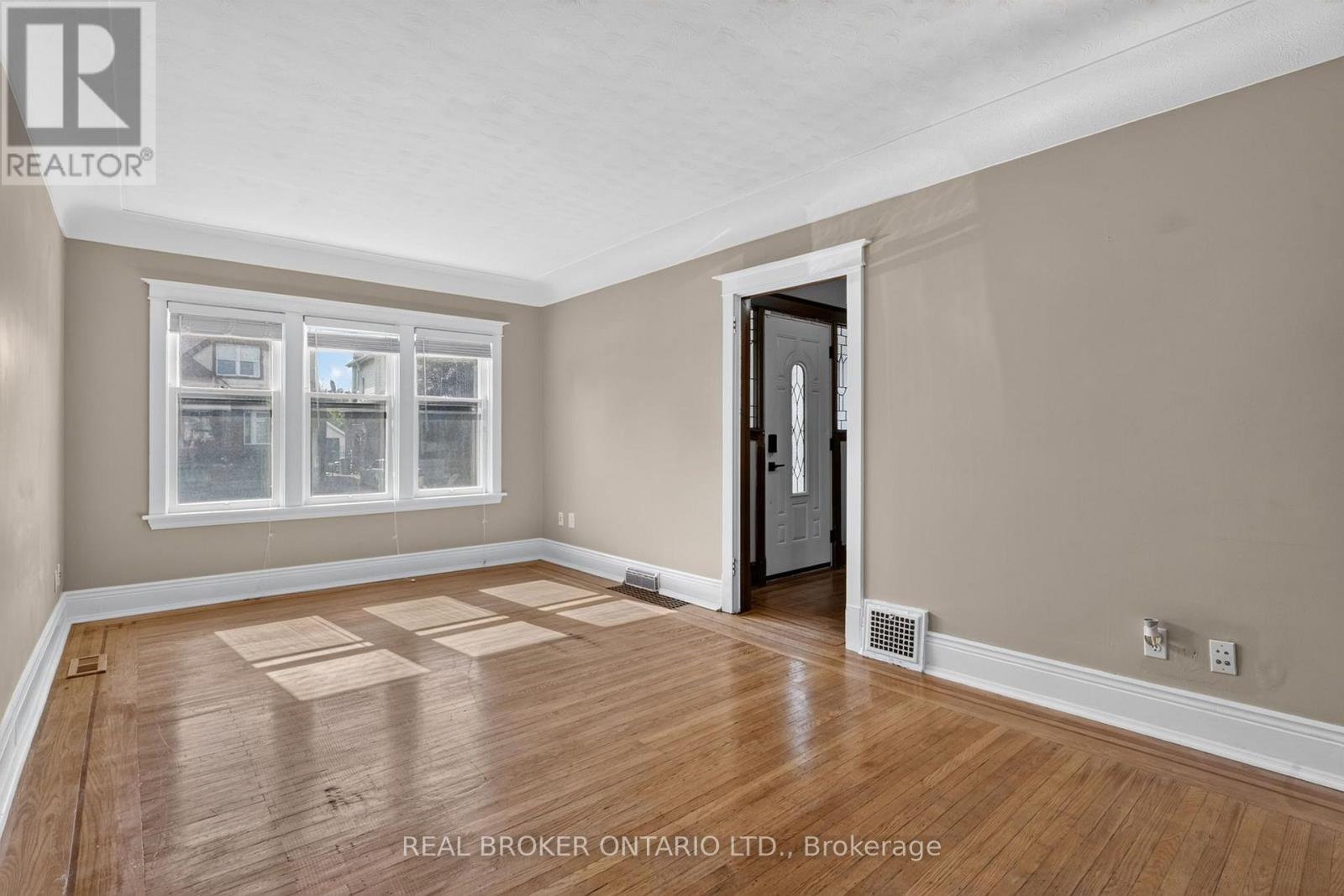 72 HOUGHTON AVENUE S - 8