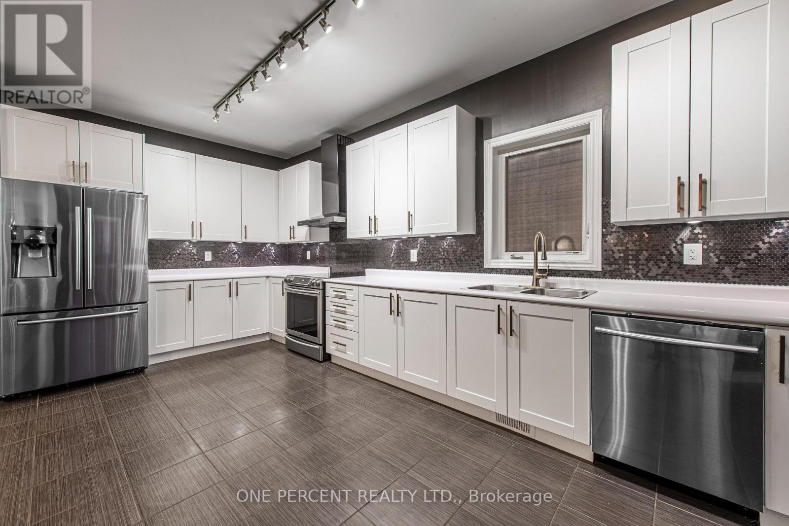 31 COURTNEY STREET - 11