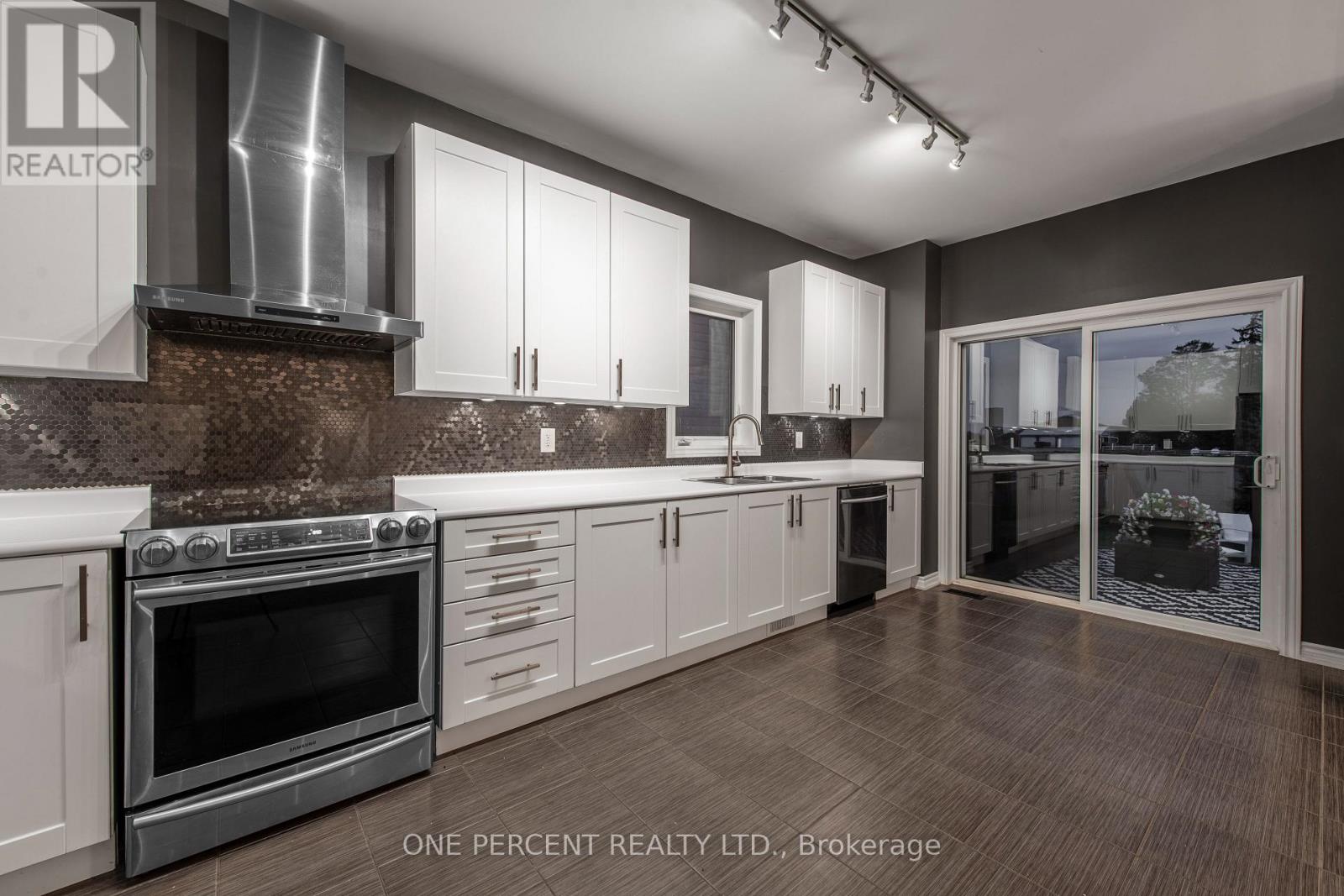 31 COURTNEY STREET - 13