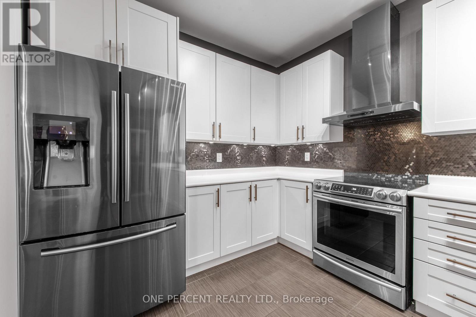 31 COURTNEY STREET - 14