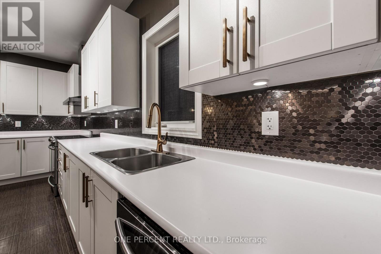 31 COURTNEY STREET - 15