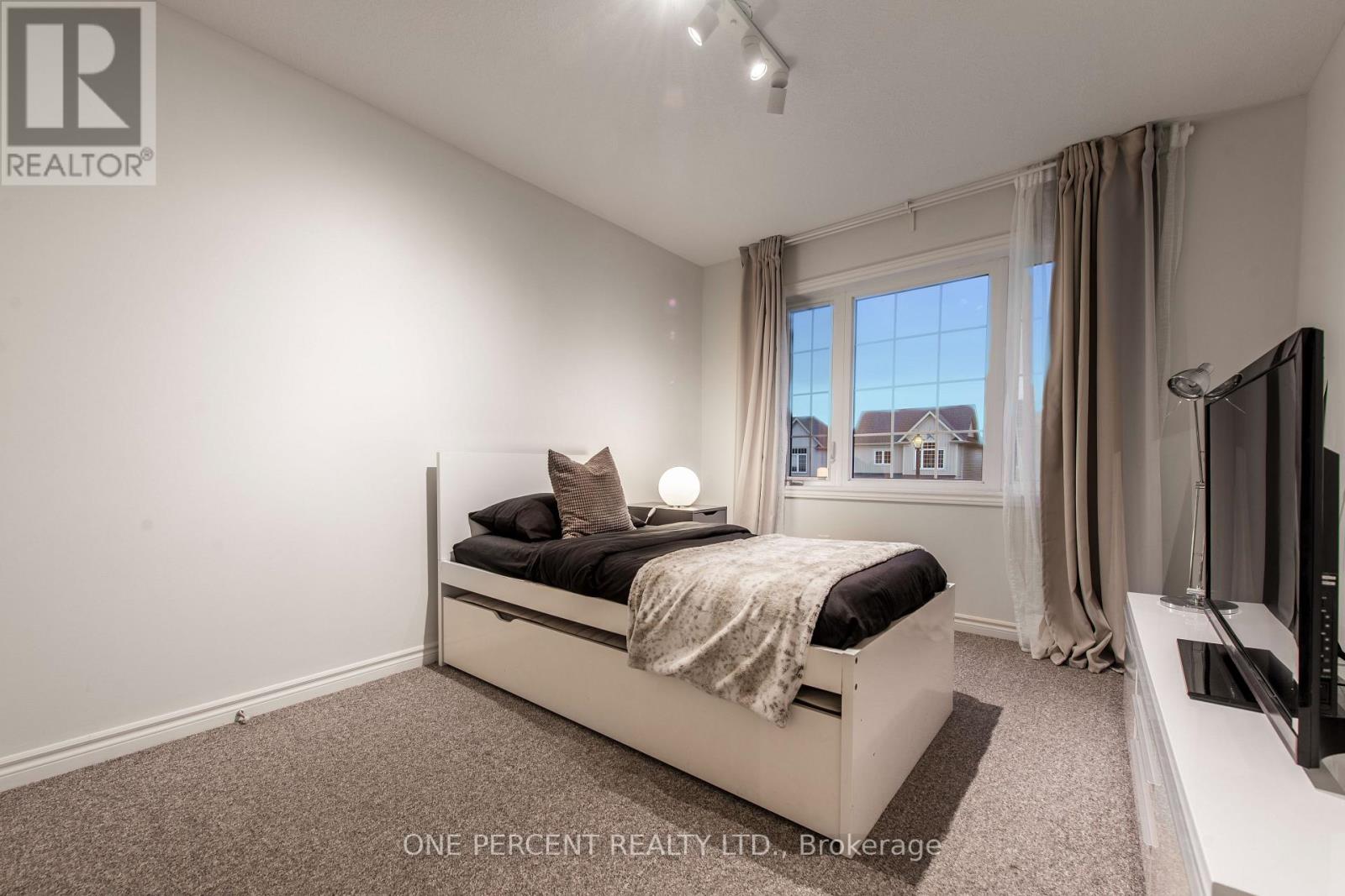31 COURTNEY STREET - 24