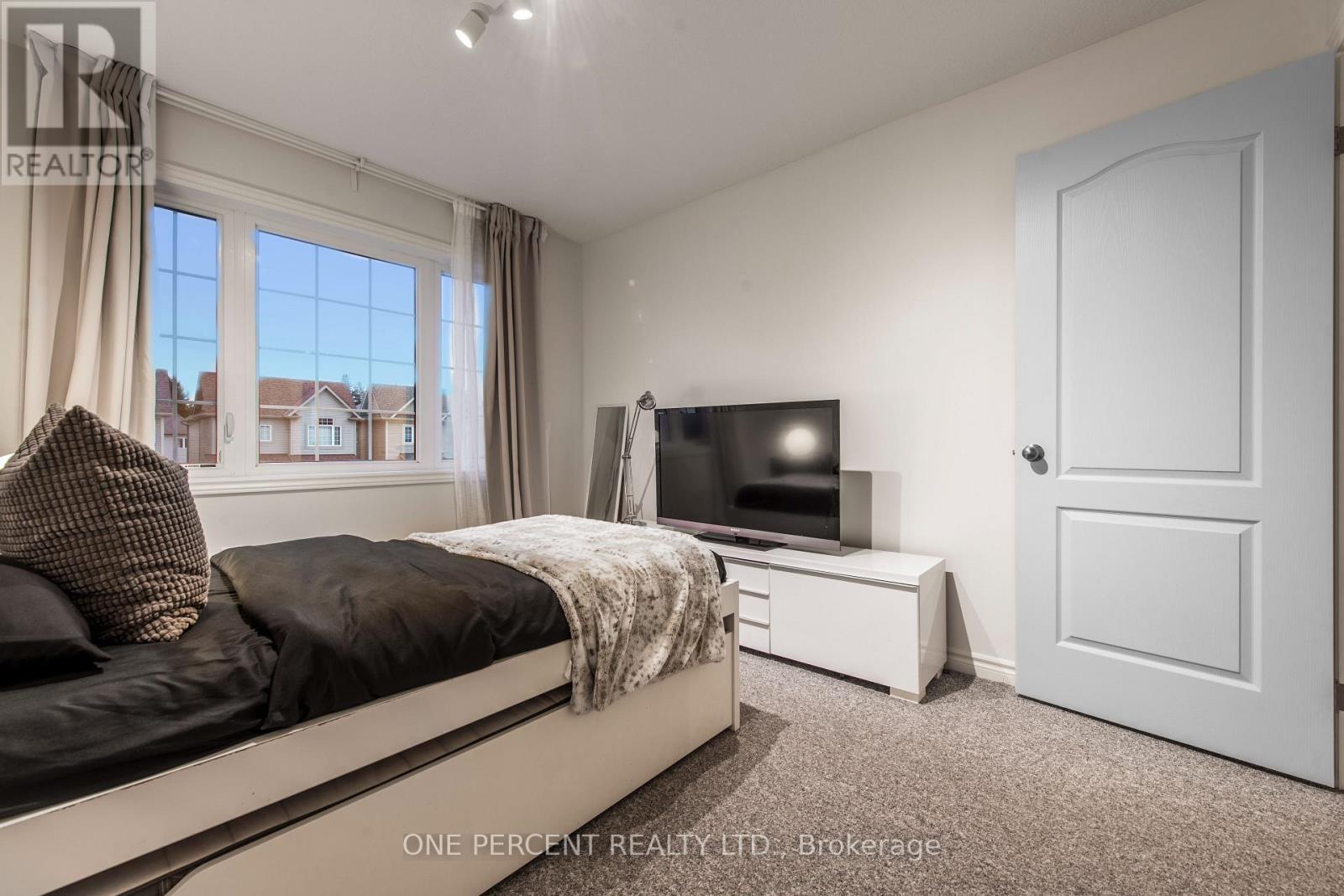 31 COURTNEY STREET - 25