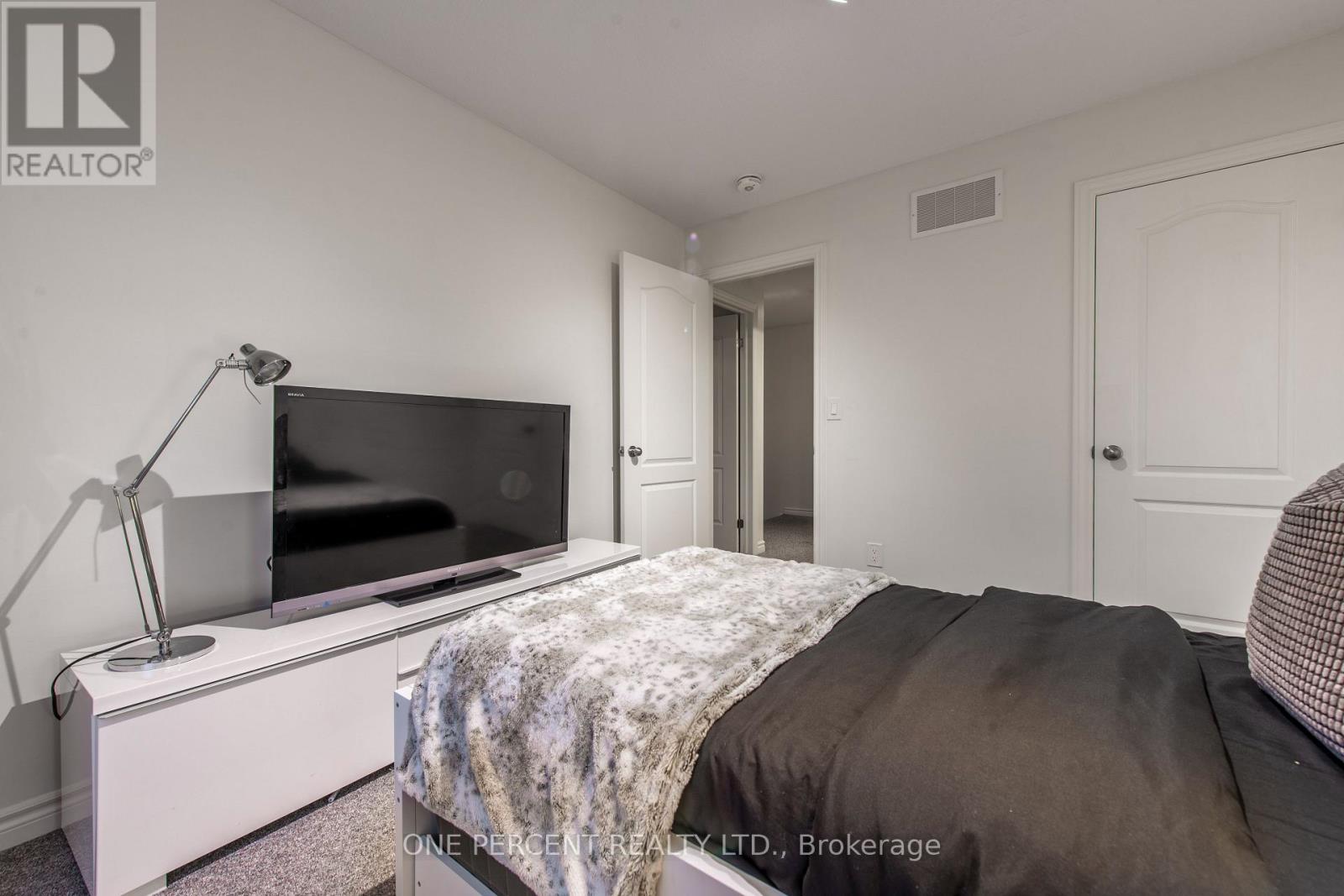 31 COURTNEY STREET - 26