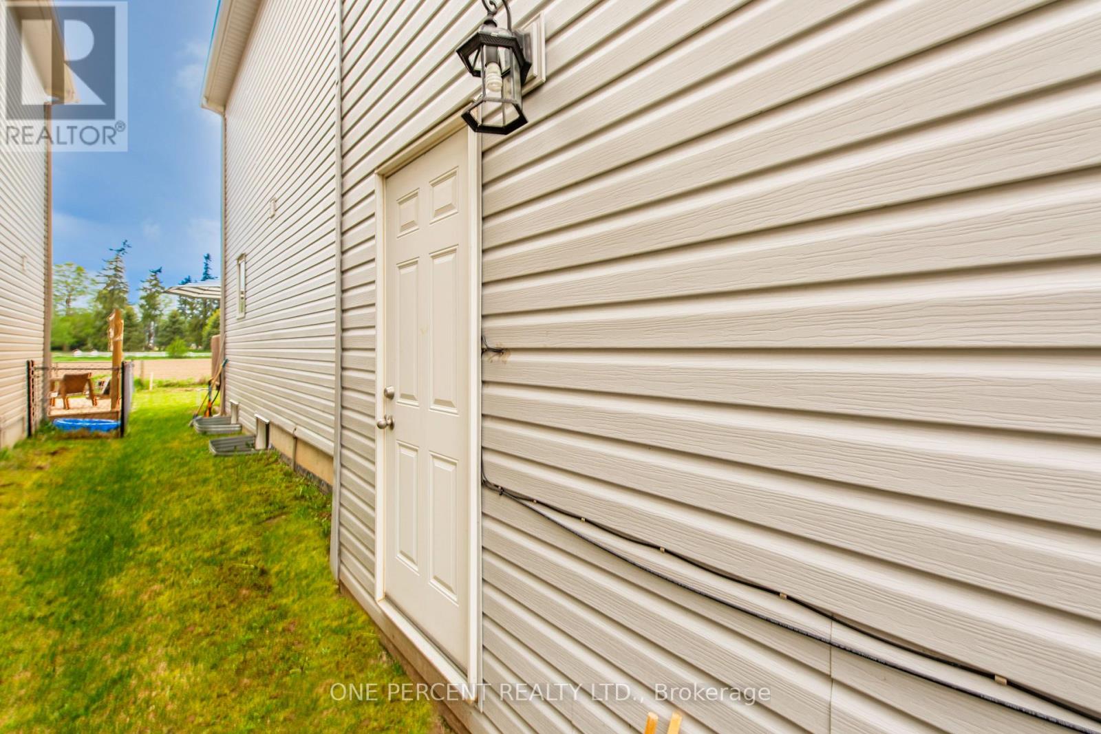 31 COURTNEY STREET - 38