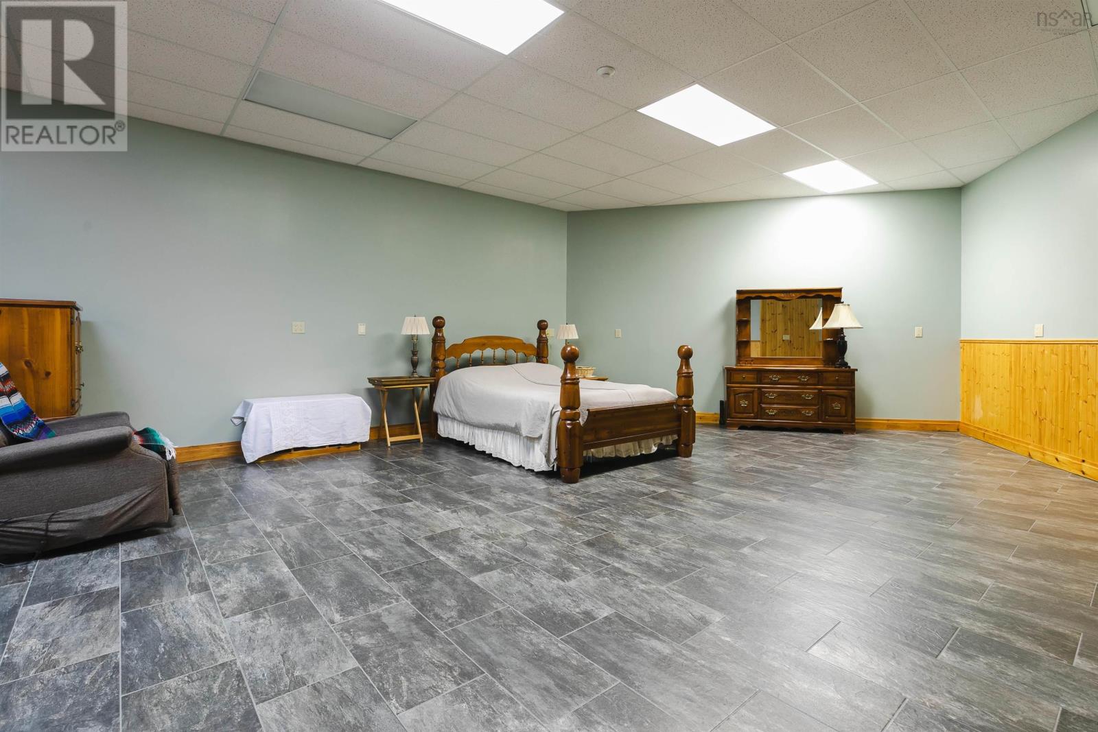 1591 Newburne Road - 35
