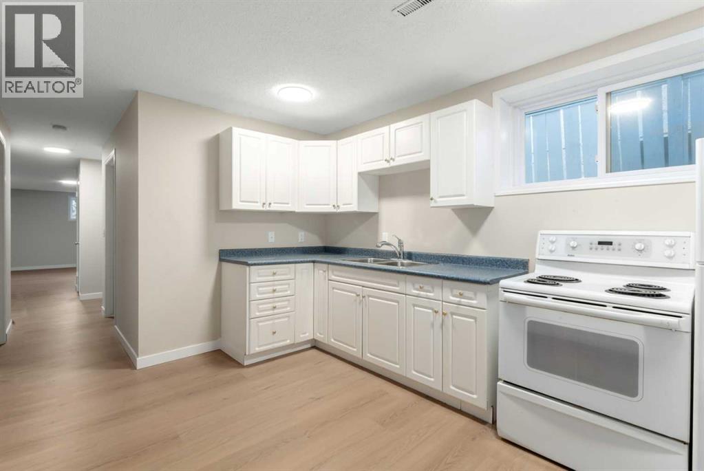 7609 36 Avenue NW - 36