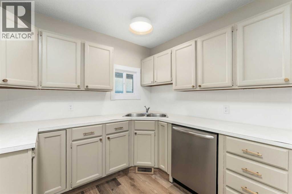 7609 36 Avenue NW - 19