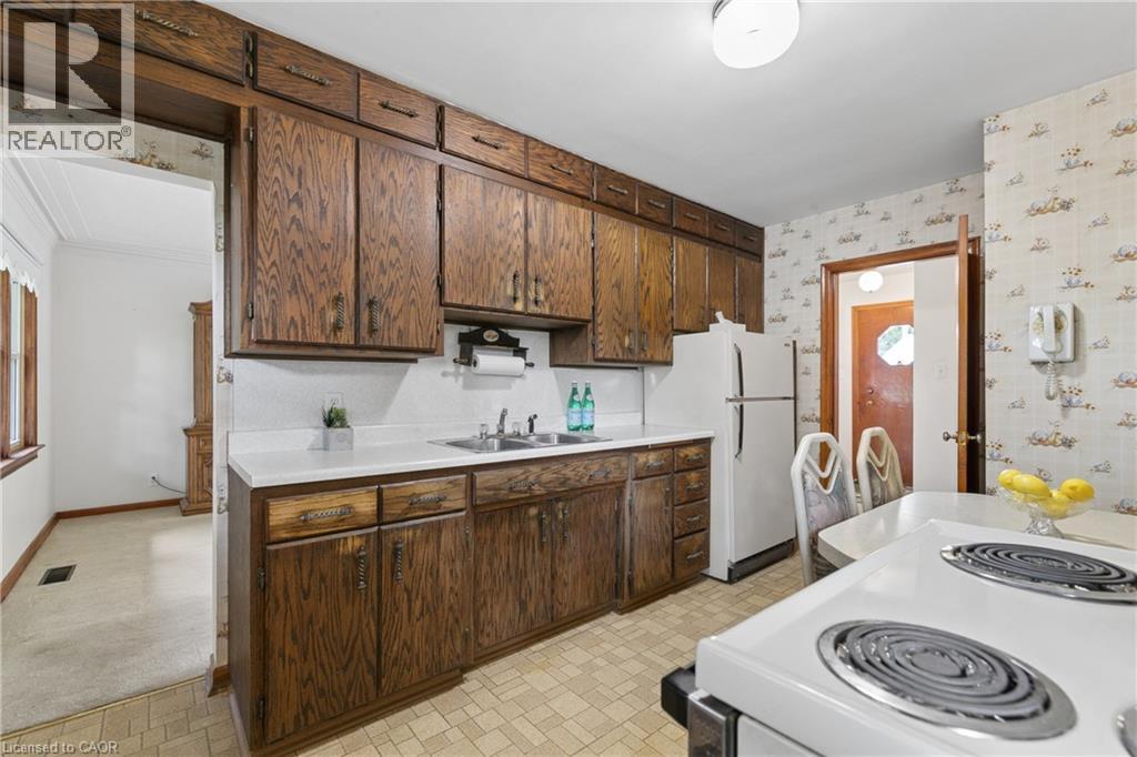 74 ROSS Avenue - 10