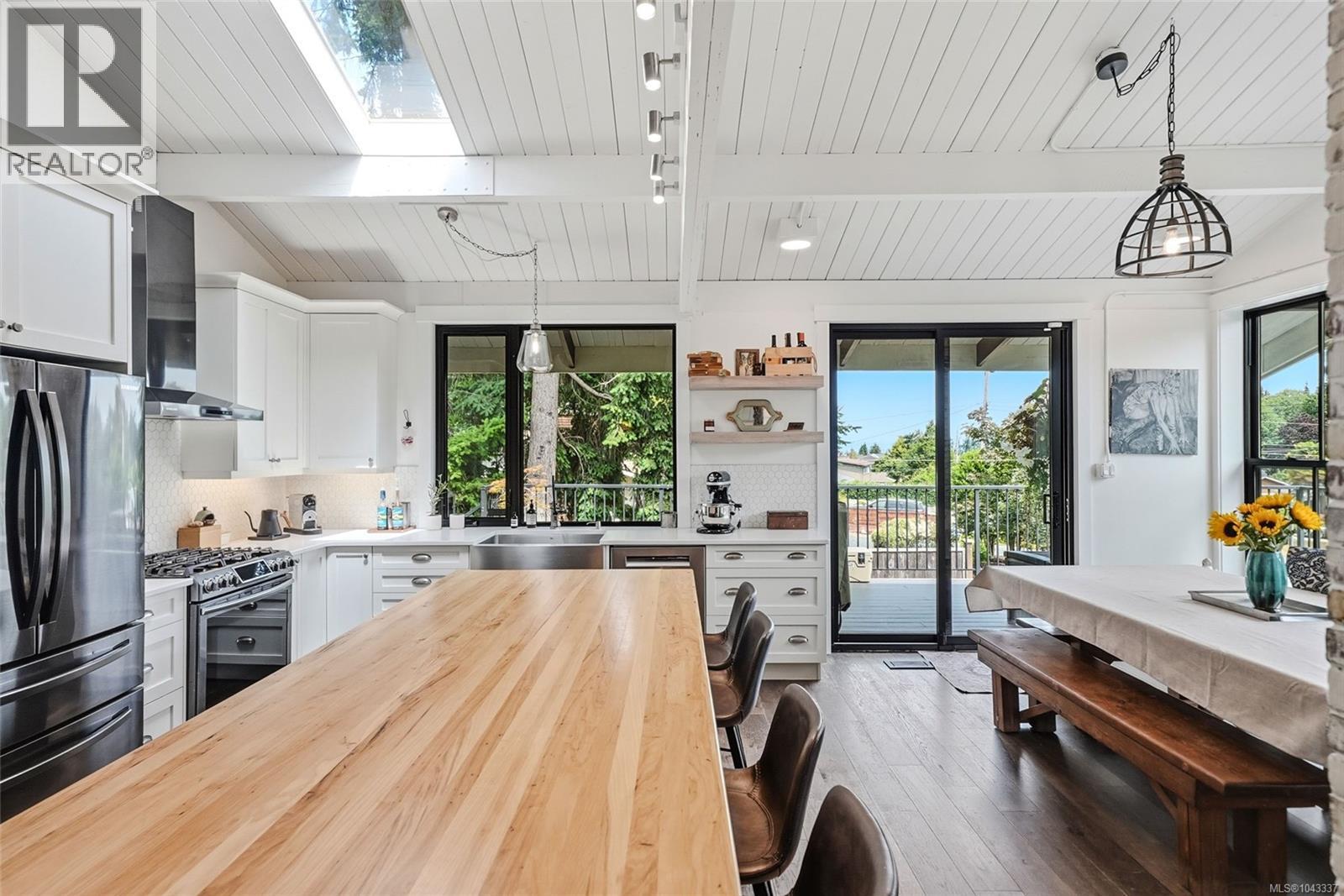 654 Hawthorne Rise - 23