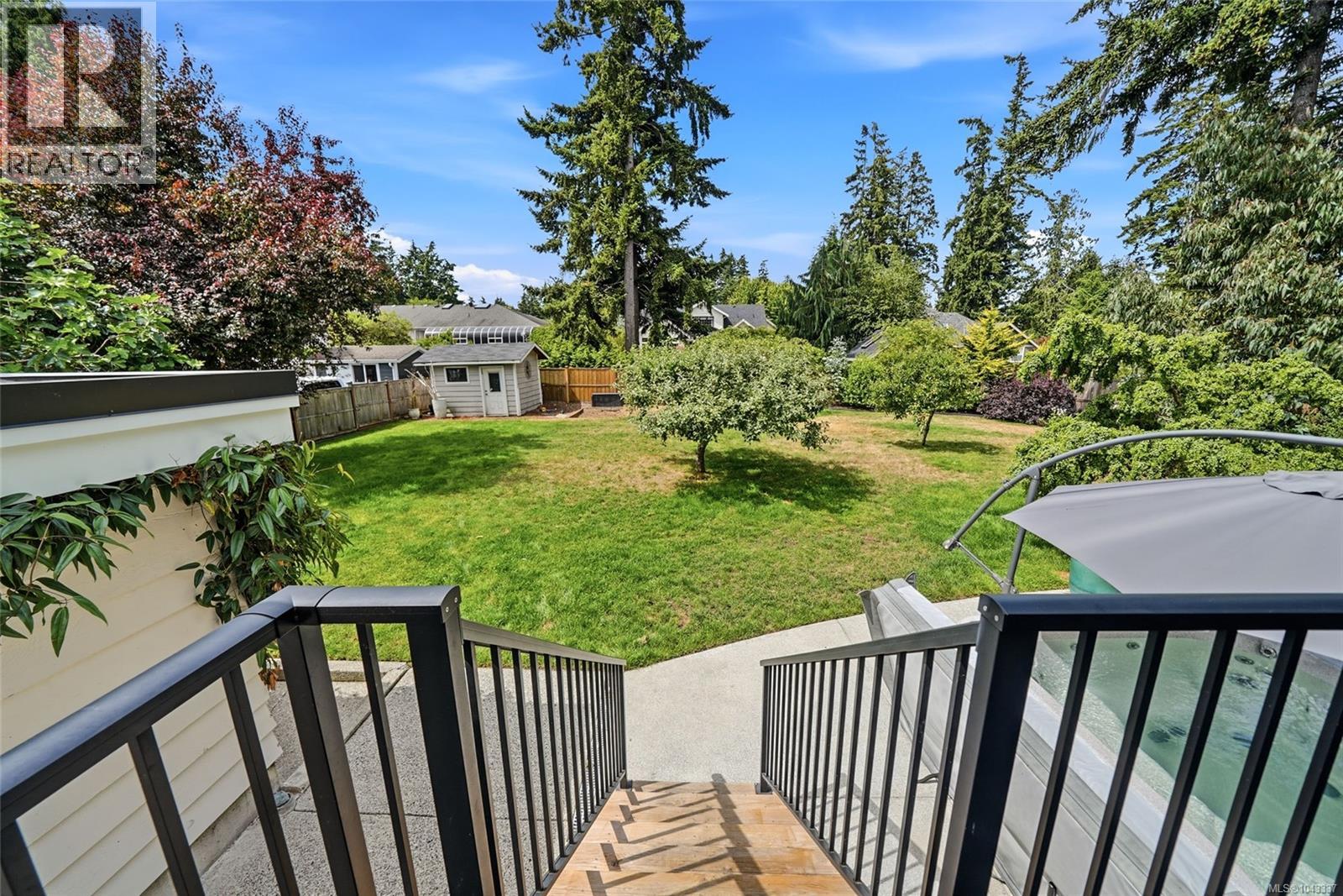 654 Hawthorne Rise - 35