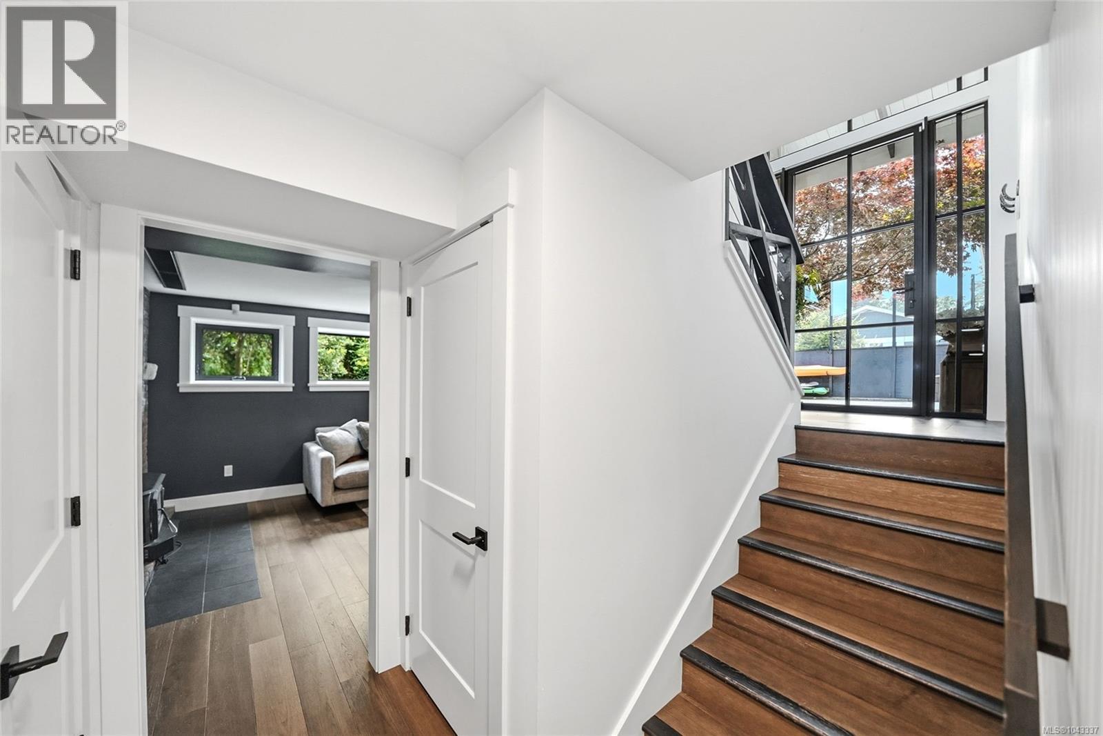 654 Hawthorne Rise - 41