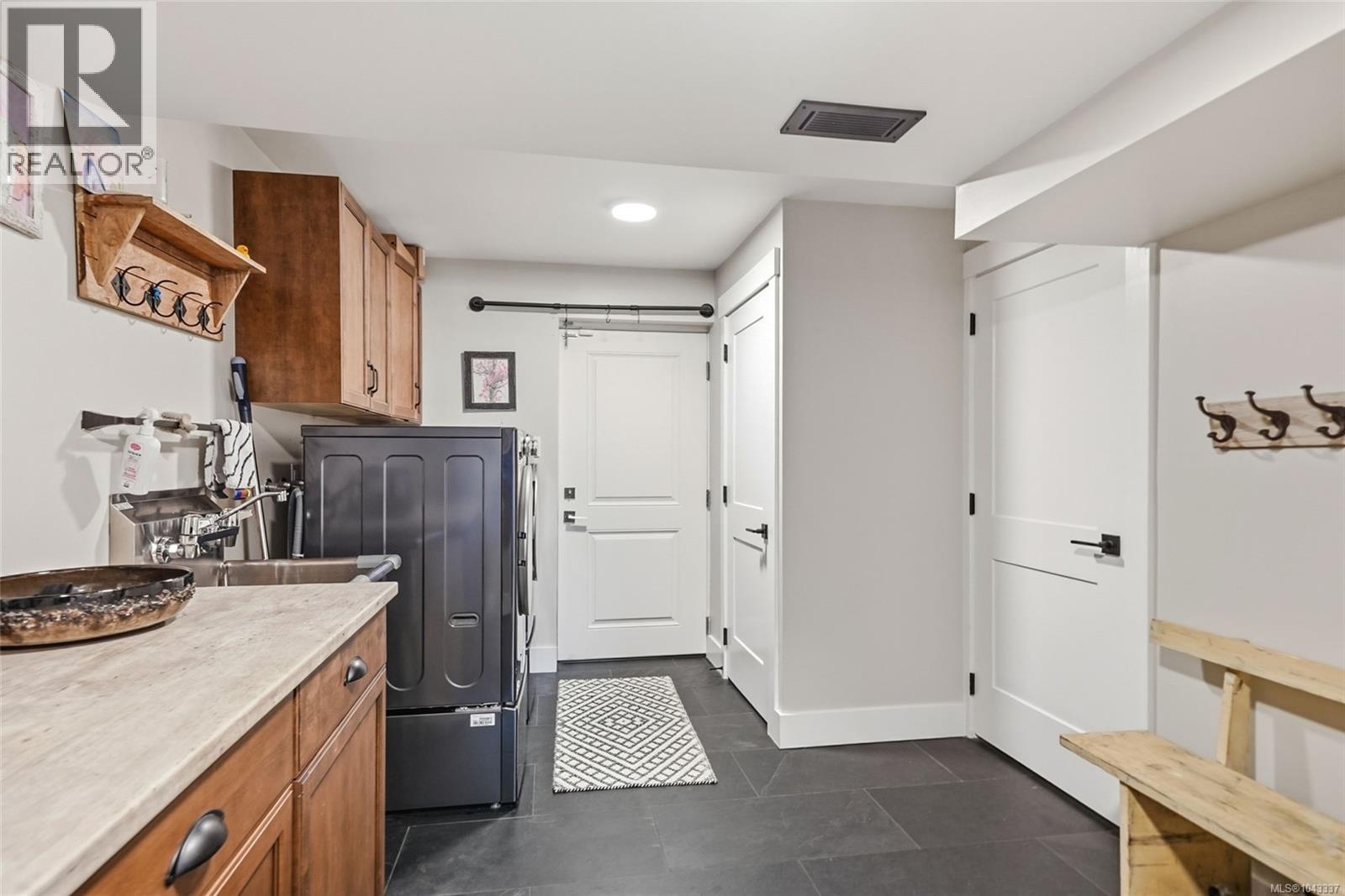 654 Hawthorne Rise - 57
