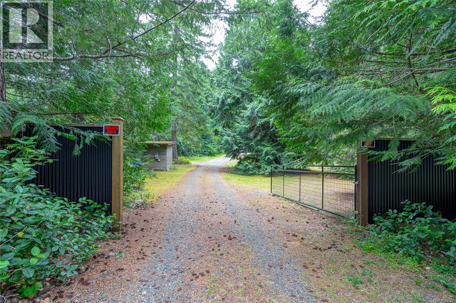 740 Spider Lake Rd, Qualicum Beach — photo 2