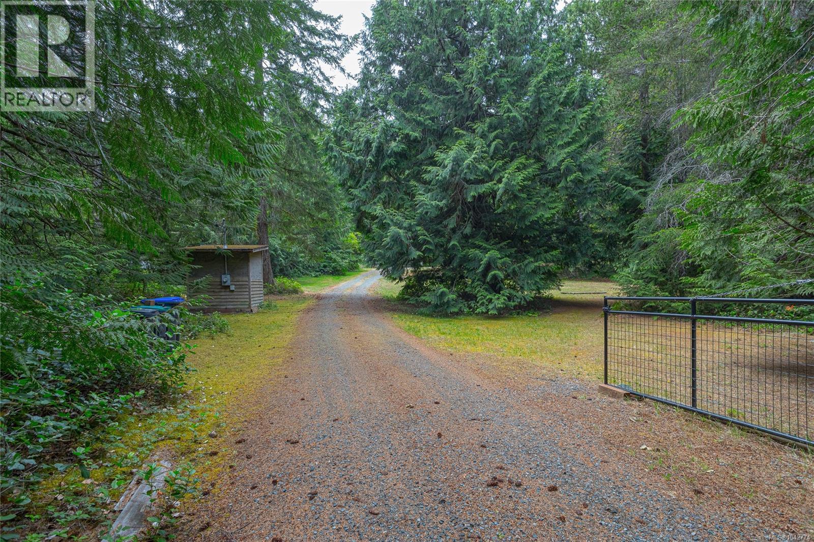 740 Spider Lake Rd, Qualicum Beach — photo 3