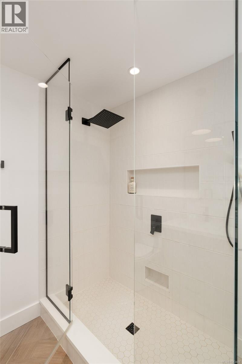 #4 4583 Wilkinson Rd - 15