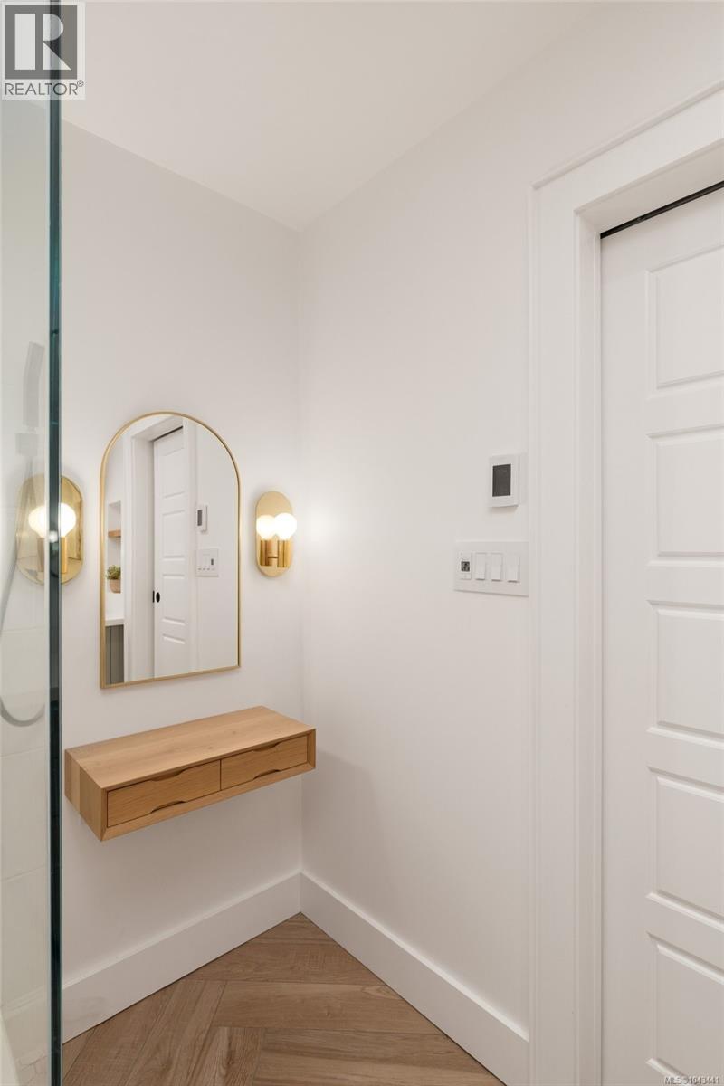 #4 4583 Wilkinson Rd - 16
