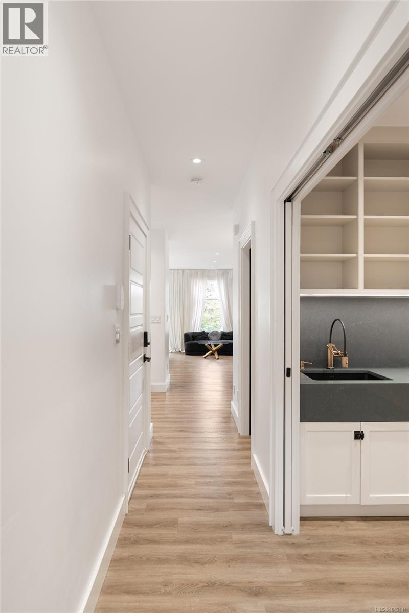 #4 4583 Wilkinson Rd - 8