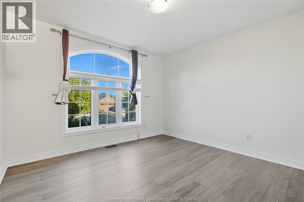 1039 CLOVER - 11