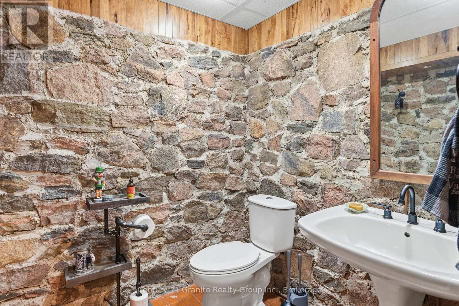 41 MAPLE STREET - Image 36