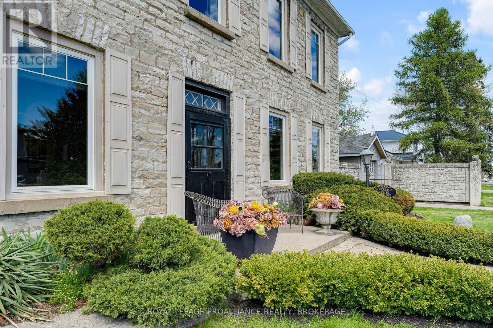 1863 SYDENHAM ROAD - 5