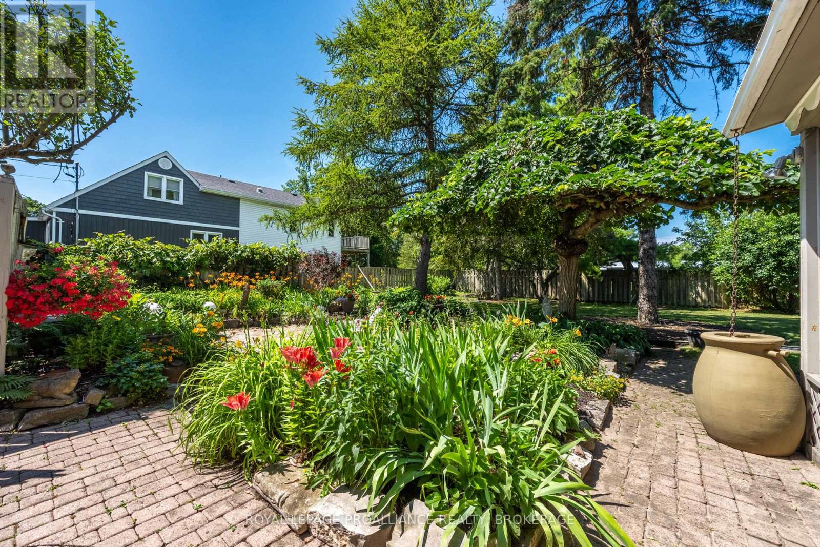 1863 SYDENHAM ROAD - 39