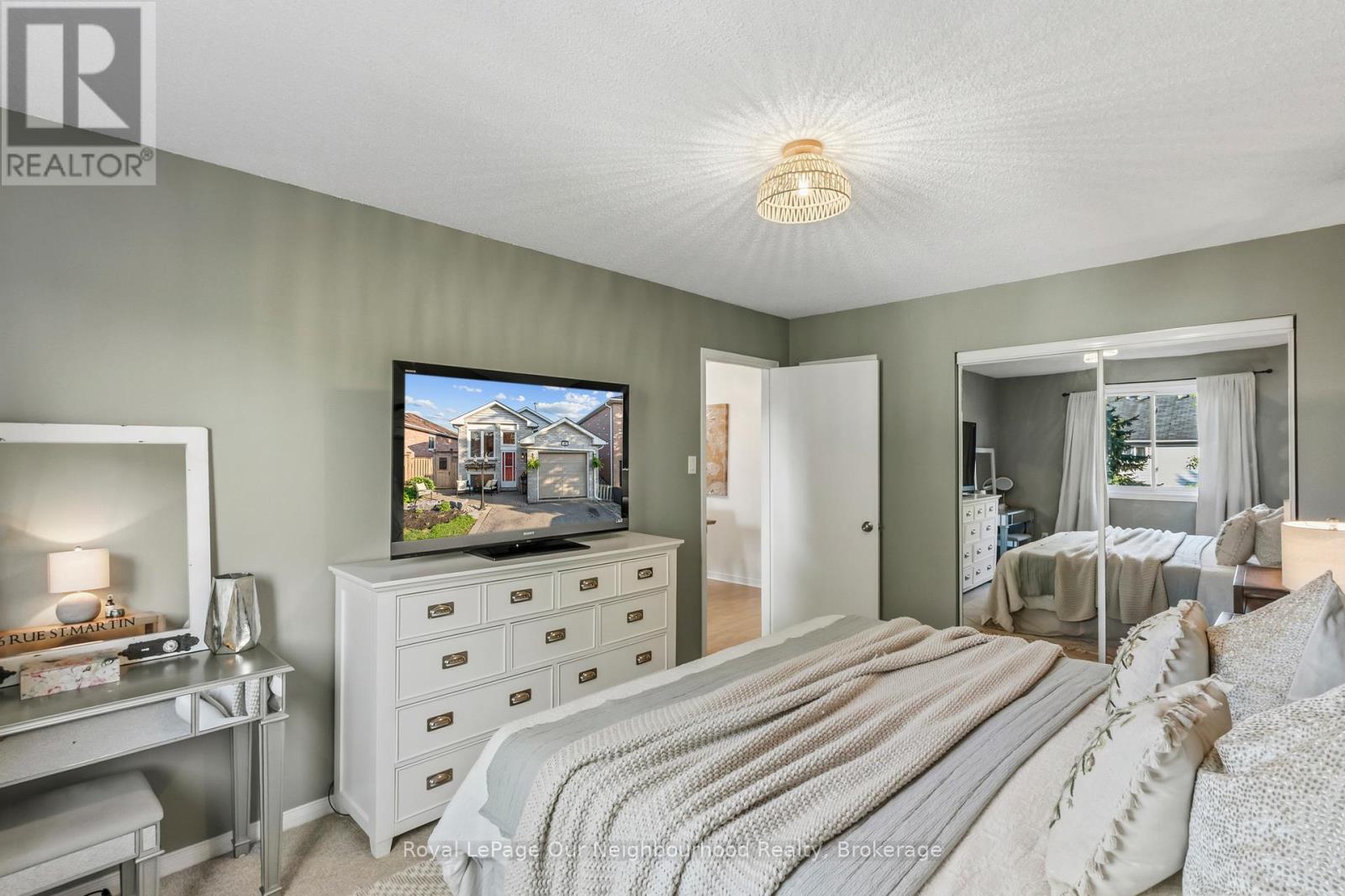 42 GLANVILLE CRESCENT - 16