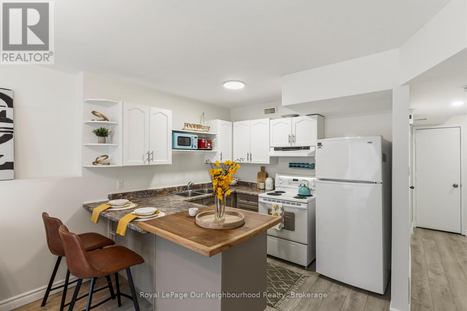 42 GLANVILLE CRESCENT - 21